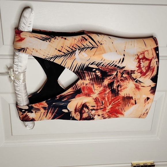 Guess Summer Escape Coral Crop Top Size XS NWT - Picture 2 of 13